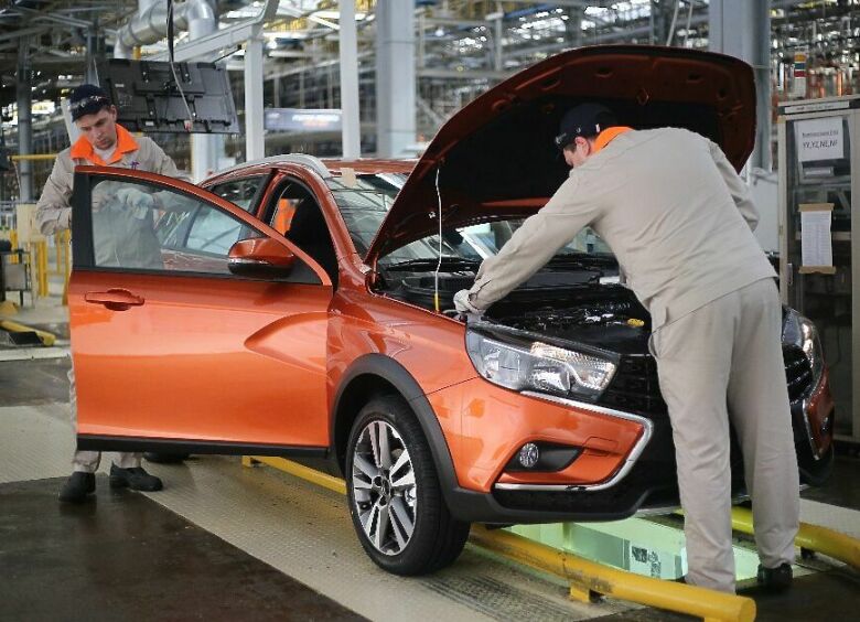 Изображение LADA Vesta цвета «Сердолик»: все, что вы не знали об Ижевском автозаводе
